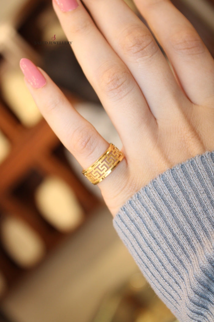 21K Engraved Wedding Ring Made of 21K Yellow Gold by Saeed Jewelry-ذبلة-فرزاتشي-مشبك