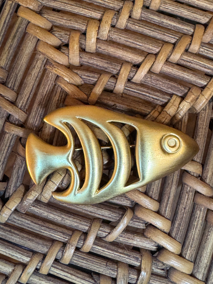 Vintage Anne Klein AK Matte Gold Fish Brooch Nautical Figural Pin 1970 - 1980s