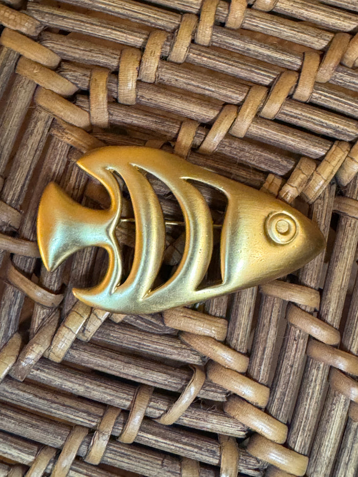 Vintage Anne Klein AK Matte Gold Fish Brooch Nautical Figural Pin 1970 - 1980s