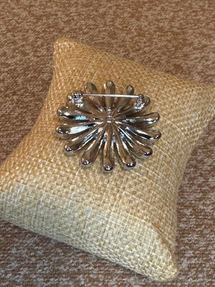 Vintage Signed Swarovski Crystal Daisy Brooch – Rhodium Finish with Pink Crystal Center, 14-Petal Floral Pin