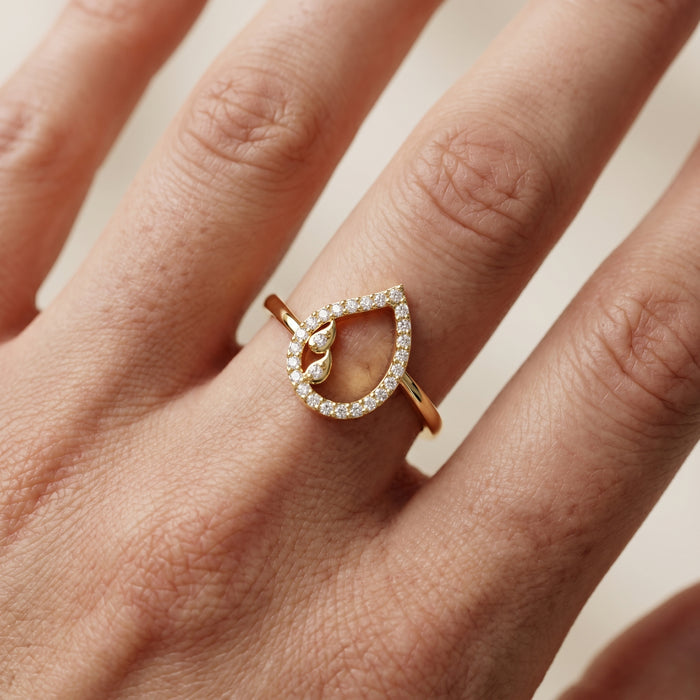 Round Cut Lab Grown Diamond Ring in Yellow Gold